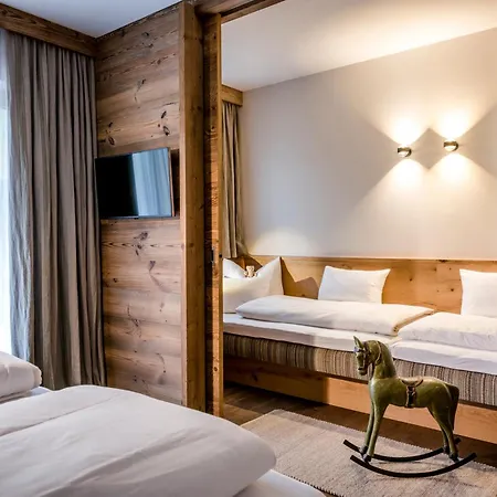 Aparthotel Kaiser In Tirol 4*